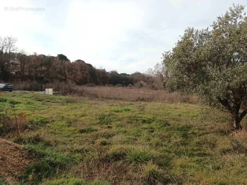Terrain à LA TOUR-D'AIGUES