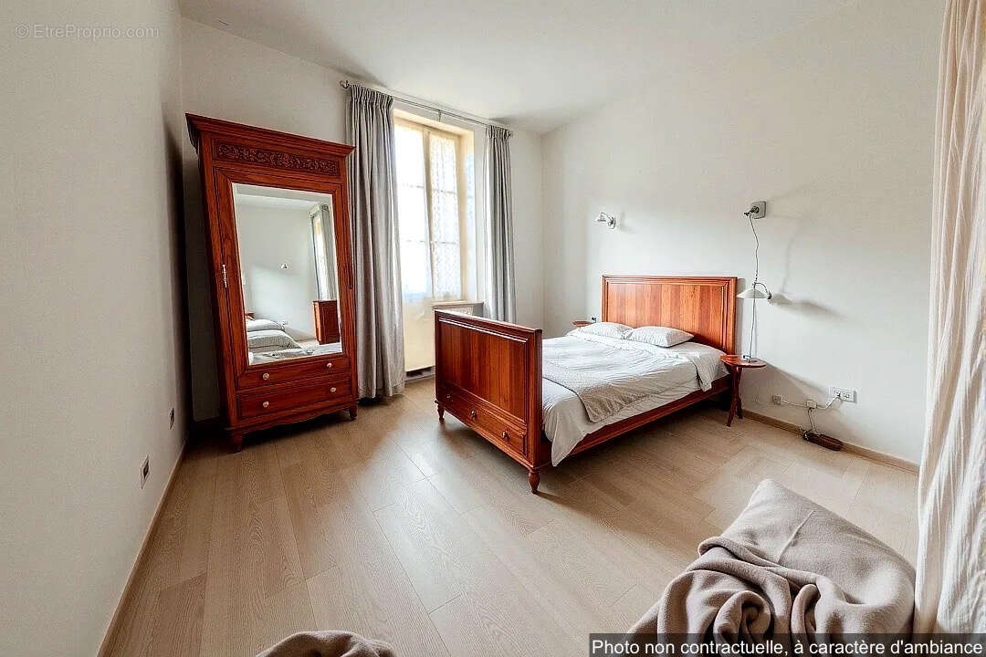 Maison à LAUDUN-L&#039;ARDOISE