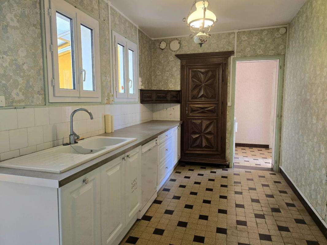 Maison à MONTMOREAU-SAINT-CYBARD