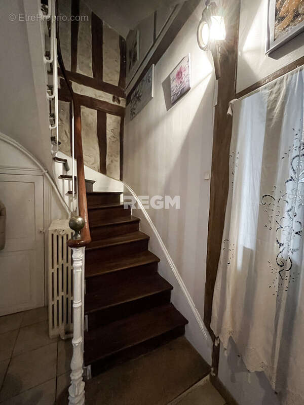 Maison à LA CHAPELLE-LA-REINE