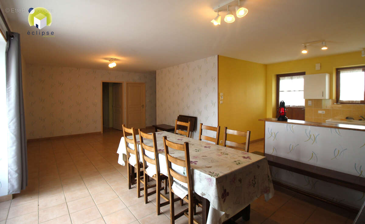Maison à CURTAFOND