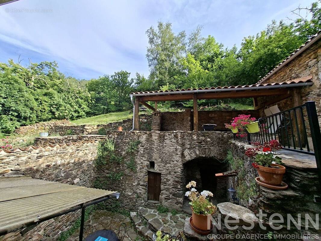 Maison en pierre rénovée de 124 m2 avec 7 678 m² de terrain - Havre de paix en Cévennes - photo 2