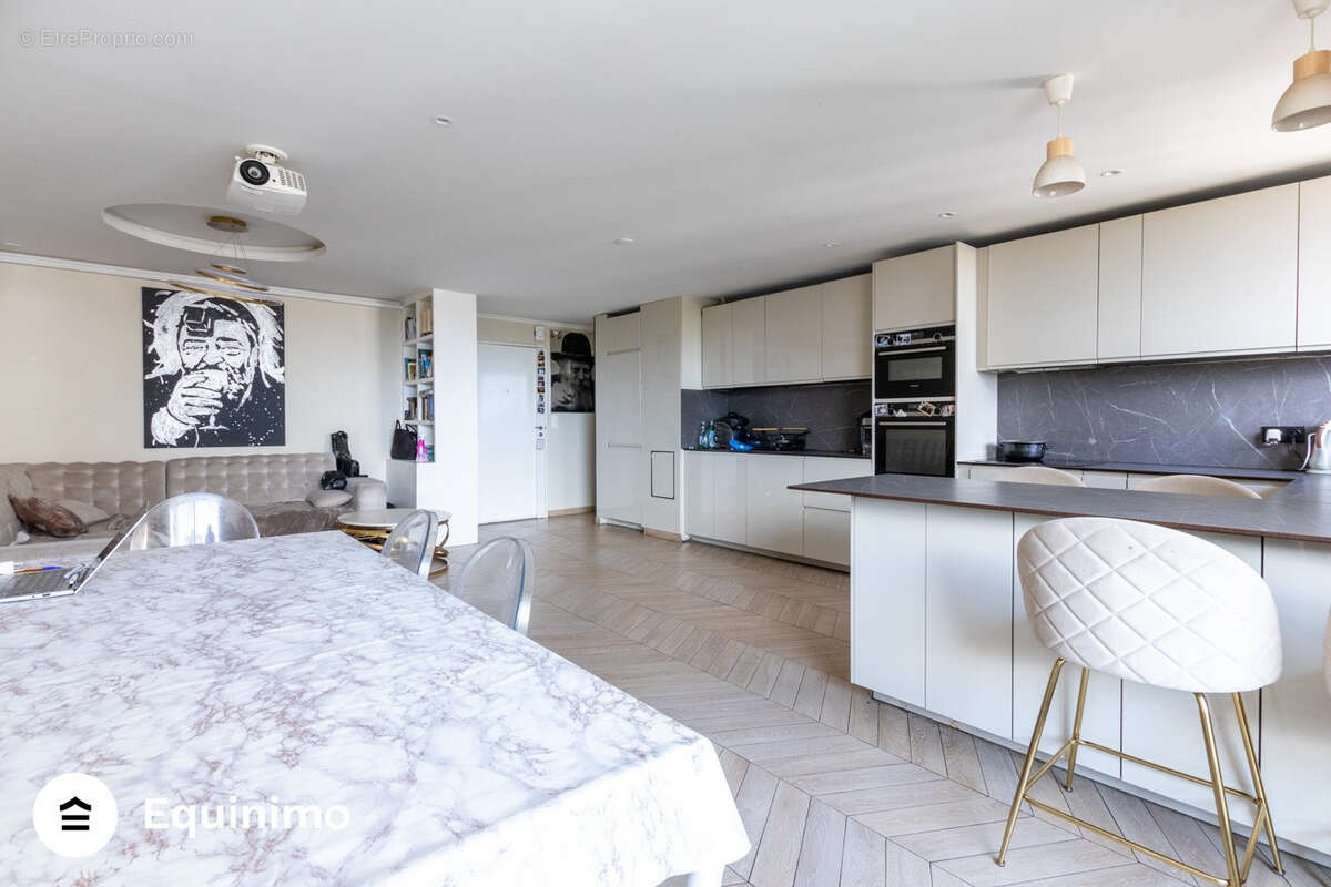 Appartement à LES LILAS