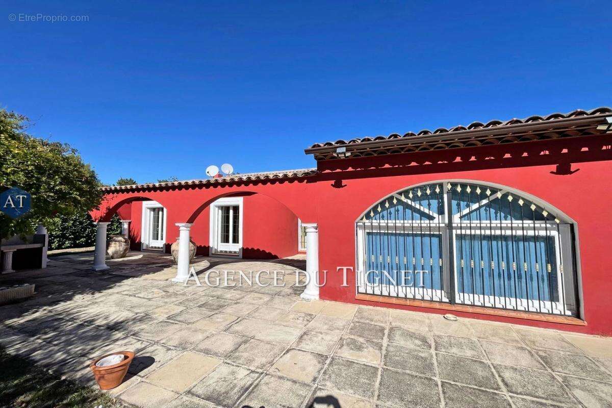 Maison à SAINT-CEZAIRE-SUR-SIAGNE