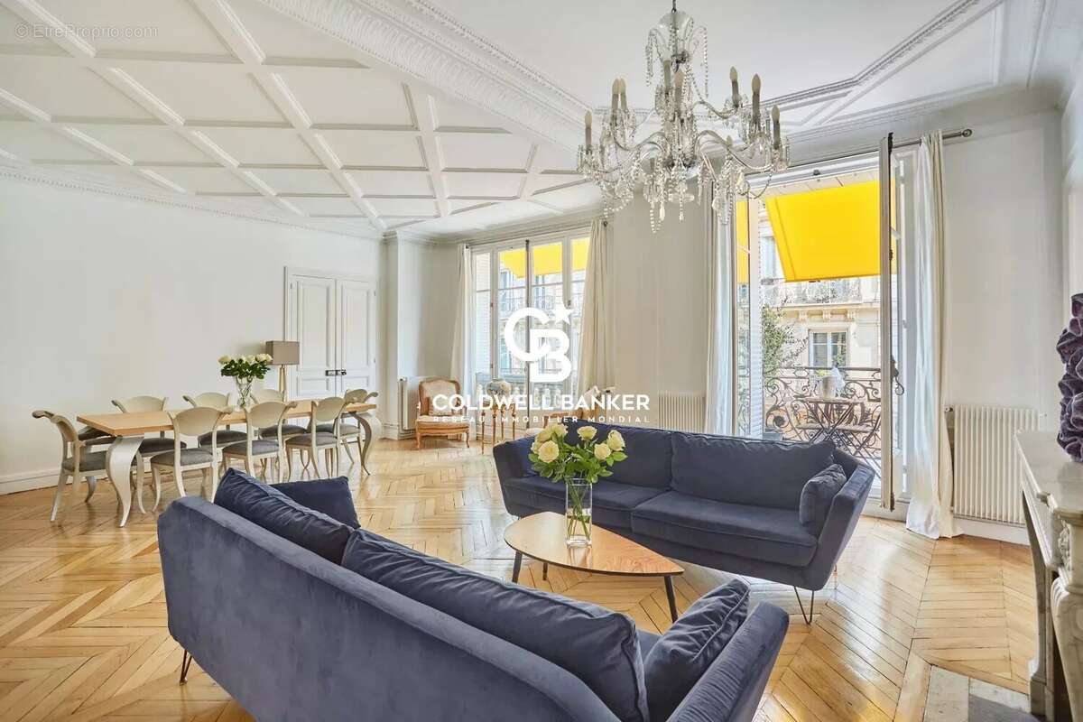 Appartement à PARIS-16E