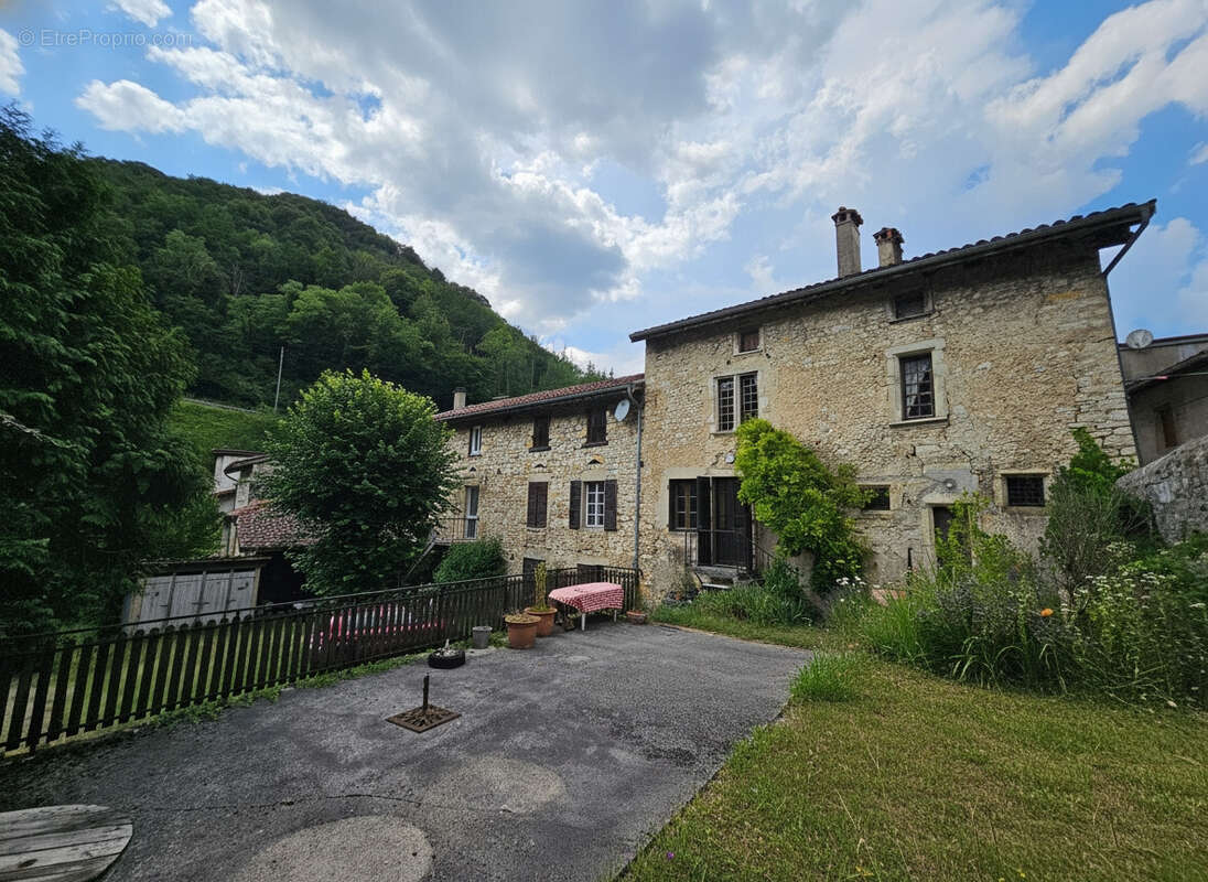 Maison 313 m² à Cerdon  - photo 2