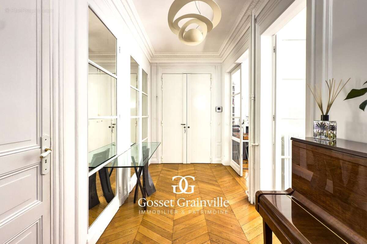 Appartement à NEUILLY-SUR-SEINE
