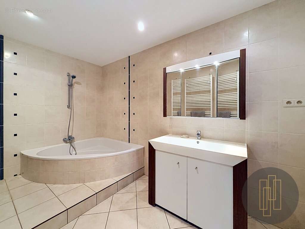 Exclusivité - Liergues Centre Bourg - Loft 5 chambres, 236 m² avec jardin et stationnements - photo 12