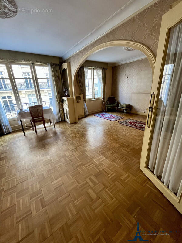 Appartement à PARIS-17E