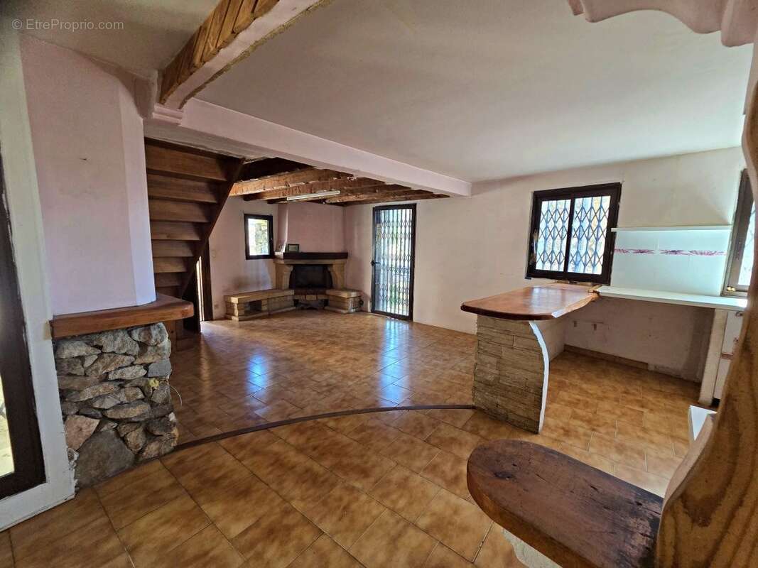 Maison à MEAILLES