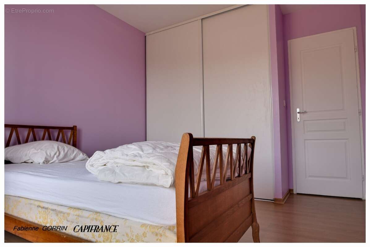 Maison à vendre 5 pièces  (17) Plain pied, trois chambres, terrain clos, panneaux photovoltaïques, Abris de jardin et abris à vé - photo 9