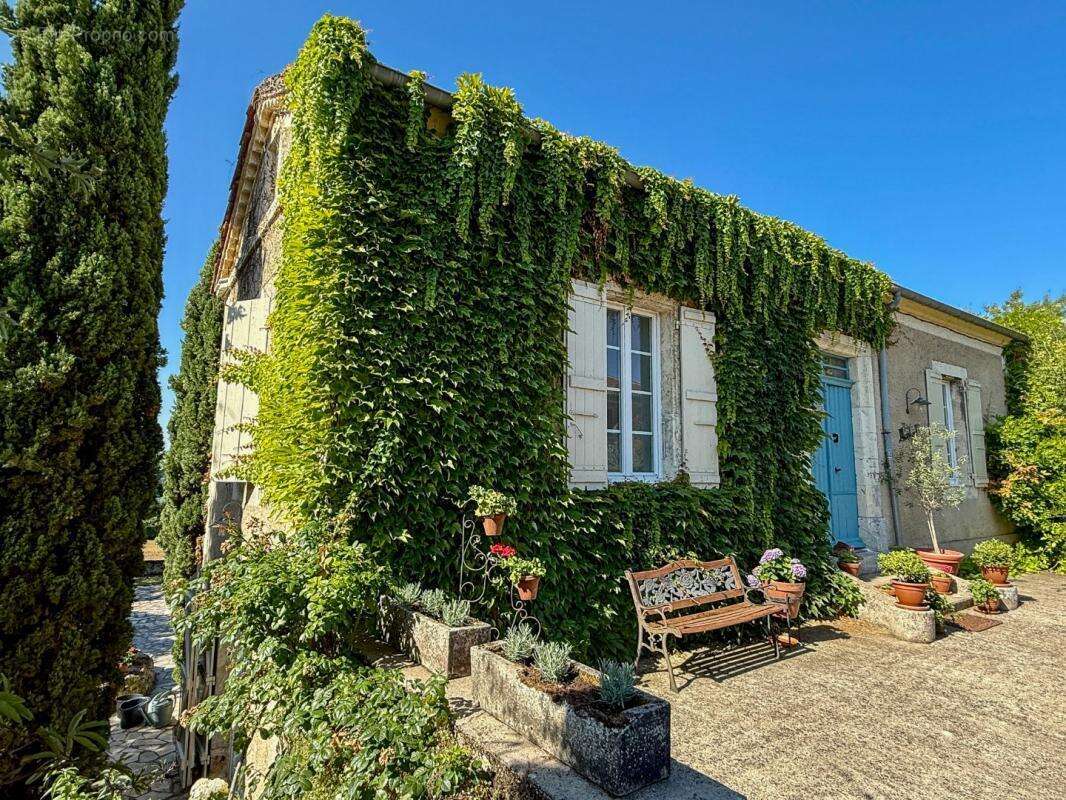 Charmante Maison en Pierre avec Piscine et Vue Panoramique - photo 3