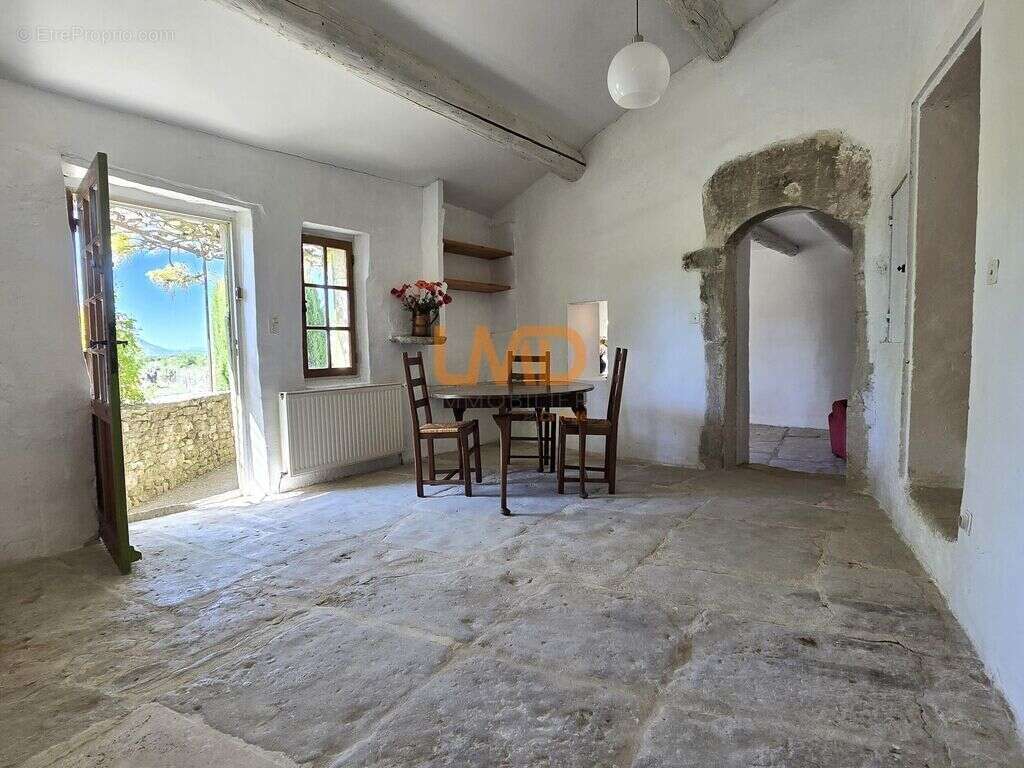 Maison à GORDES
