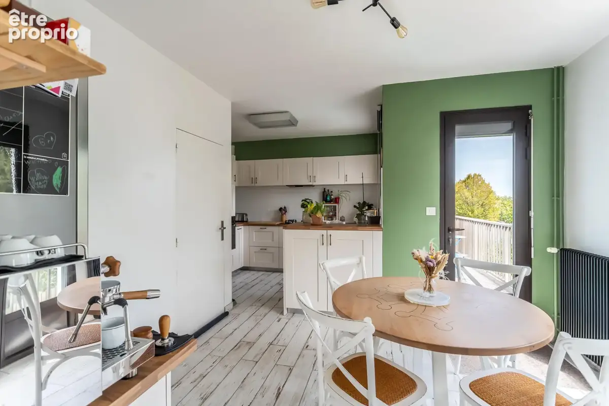 Une maison moderne avec piscine, jardin et parking - photo 16
