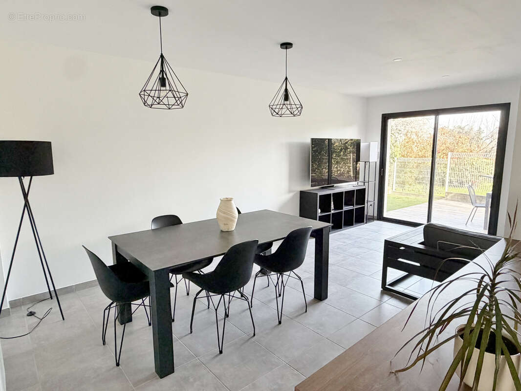 Maison à SAINT-GENIS-LES-OLLIERES