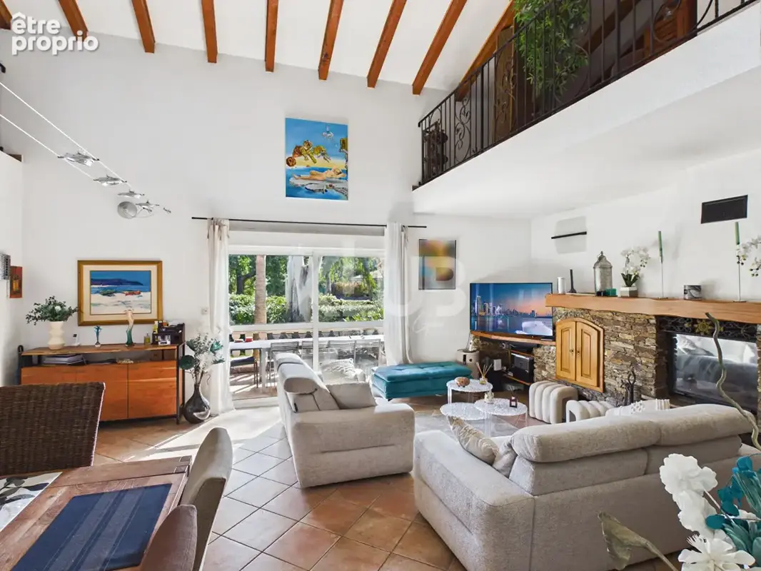 Villa T5 avec piscine, grand jardin et sous sol de 169m2 - photo 6