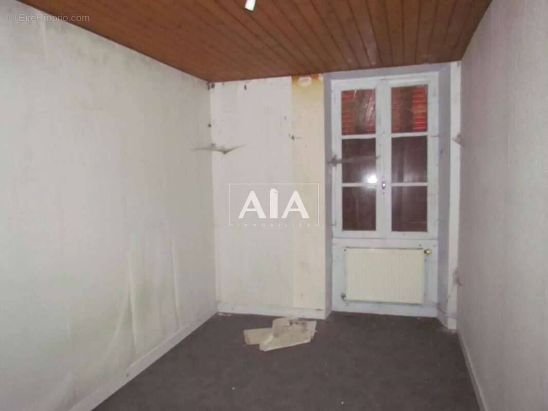 Maison à NANTEUIL-EN-VALLEE