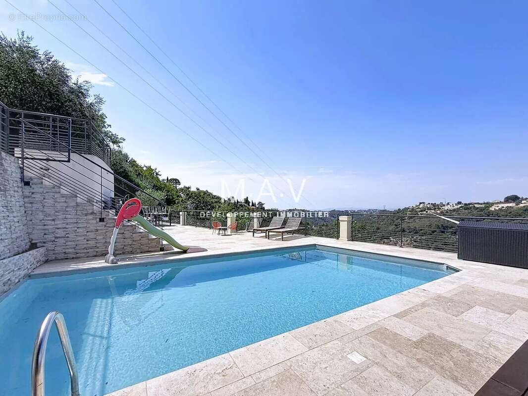 Aspremont - maison 5 pièces rénovée piscine vue panoramique collines et aperçu mer - photo 2