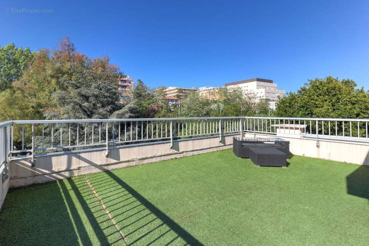 Appartement à SAINT-LAURENT-DU-VAR
