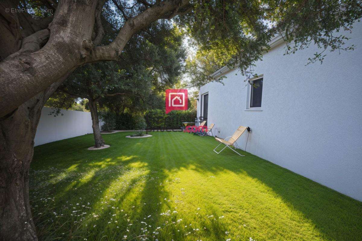 Maison à ROQUEBRUNE-SUR-ARGENS