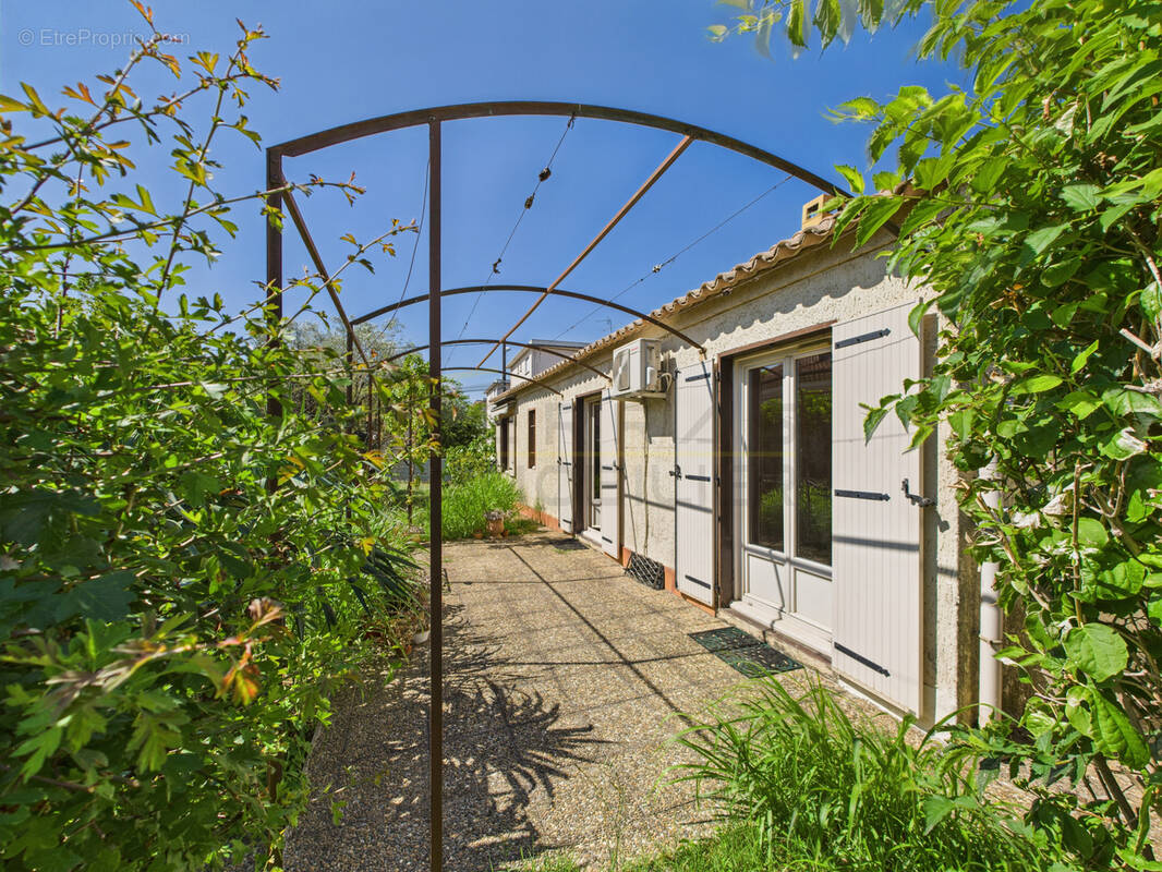 Maison à VALREAS