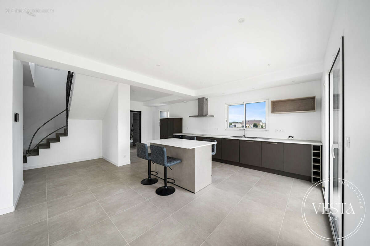 Maison à COLLONGES-LES-PREMIERES