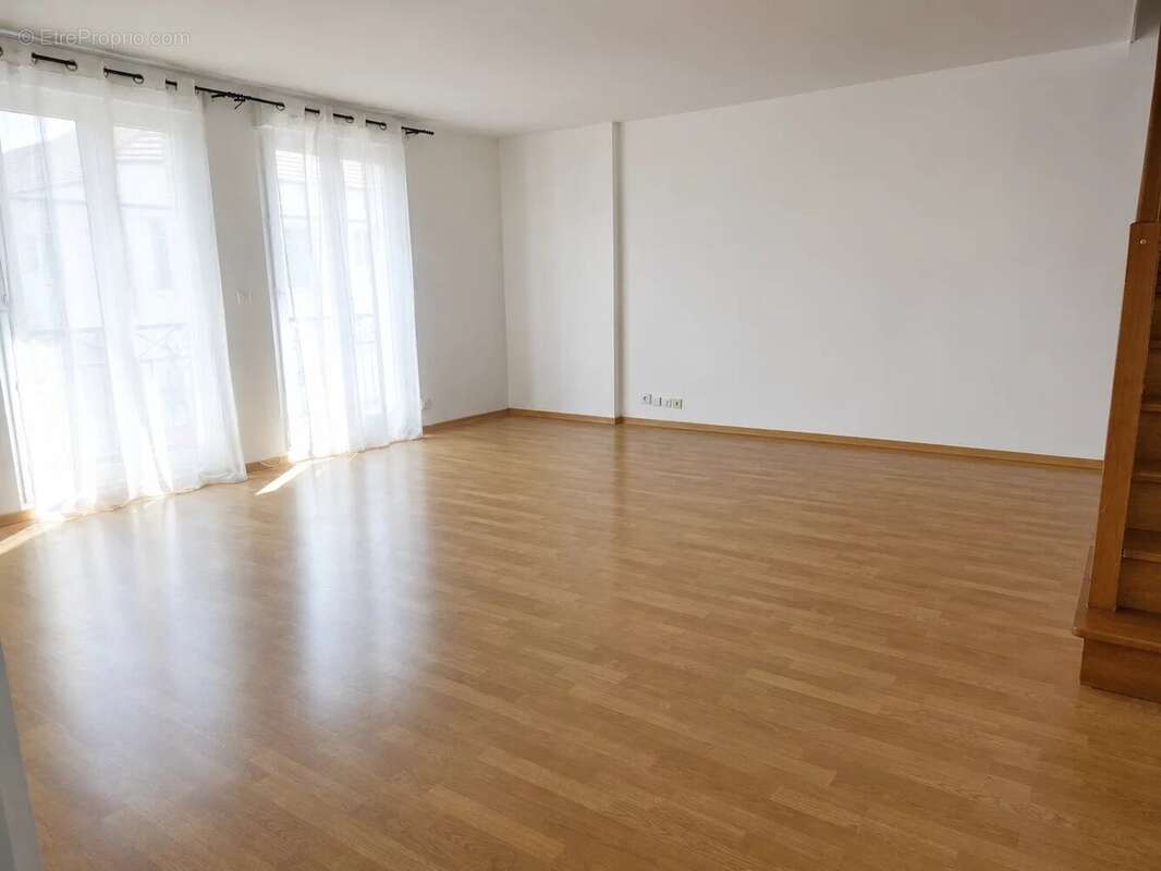 Appartement à VOISINS-LE-BRETONNEUX