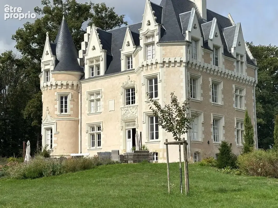 Exceptionnel château XIXème rénové sur 24ha avec piscine - photo 15