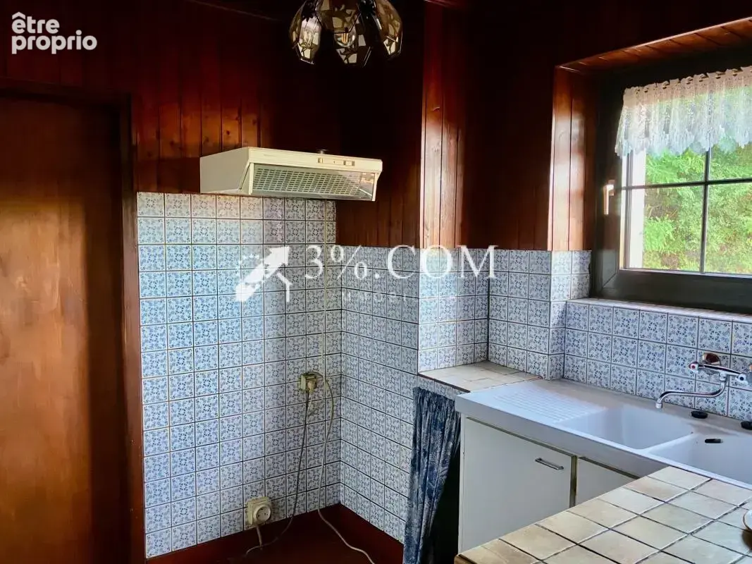 Maison sur les hauteurs avec terrain boisé - photo 10