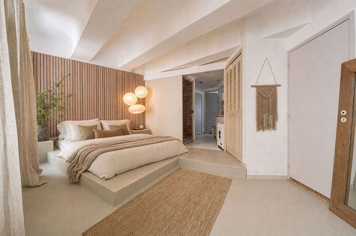 Appartement à MARSEILLE-1E