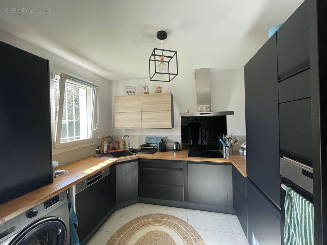 Maison à SIMIANE-COLLONGUE