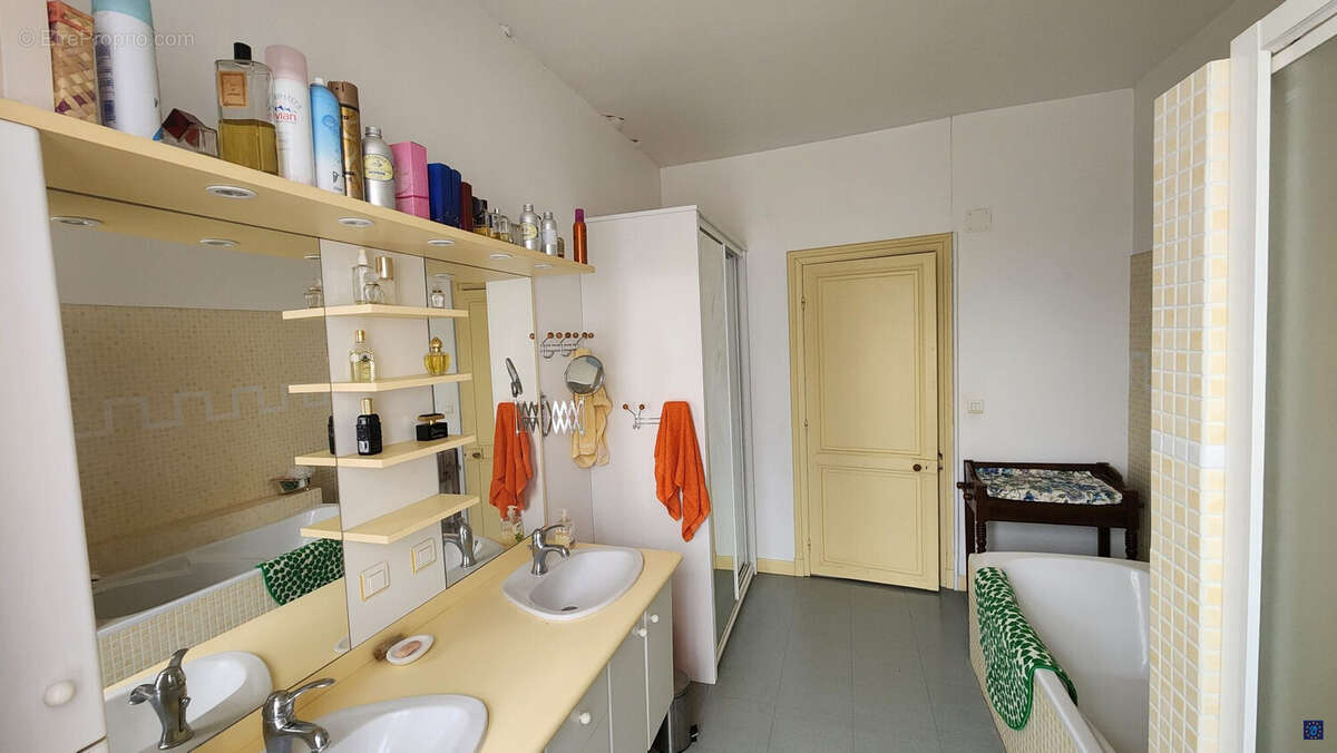 Maison à MORTAGNE-SUR-GIRONDE