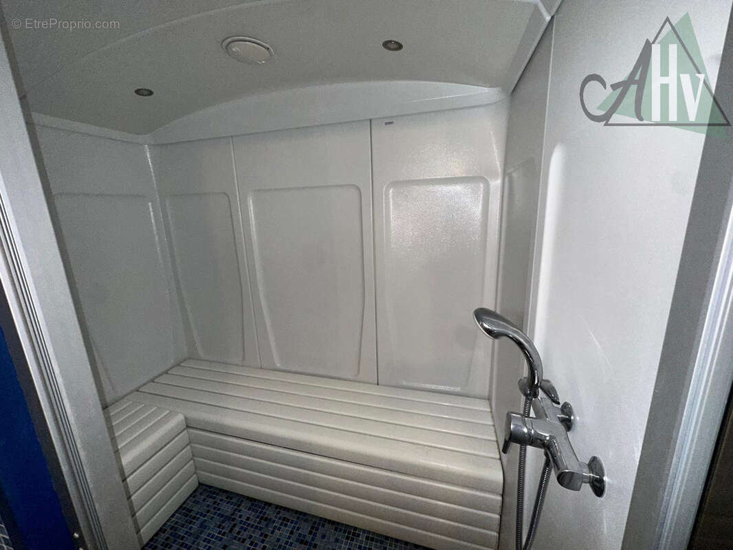 Appartement à VENEUX-LES-SABLONS