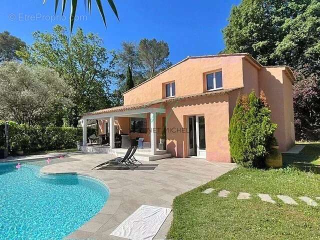 Maison à ROQUEFORT-LES-PINS