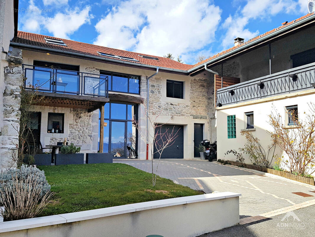 Maison à PERON