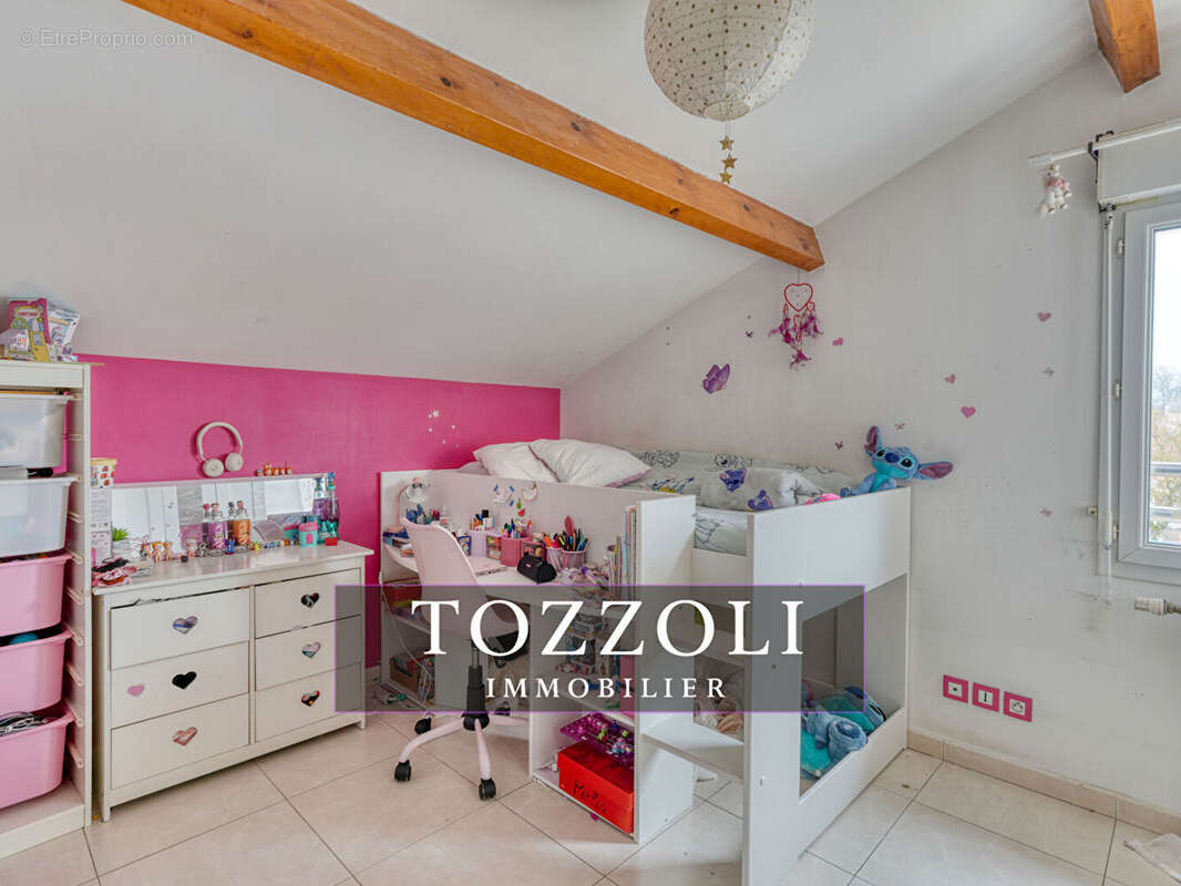Appartement à DECINES-CHARPIEU