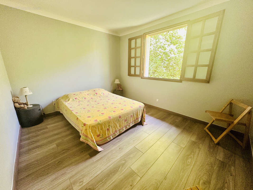 Maison à CENEVIERES