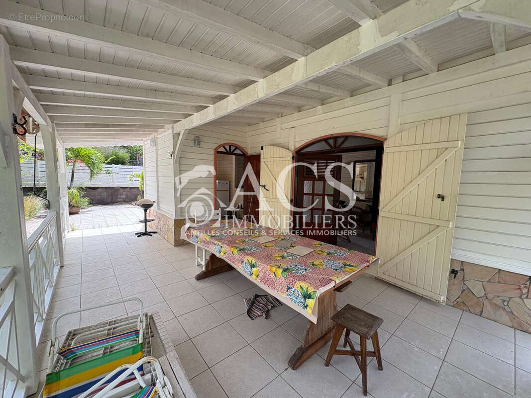 Charmante maison en bois avec terrasse, jardin privatif et aperçu mer - ANSES D'ARLET / PETITE ANSE - photo 8