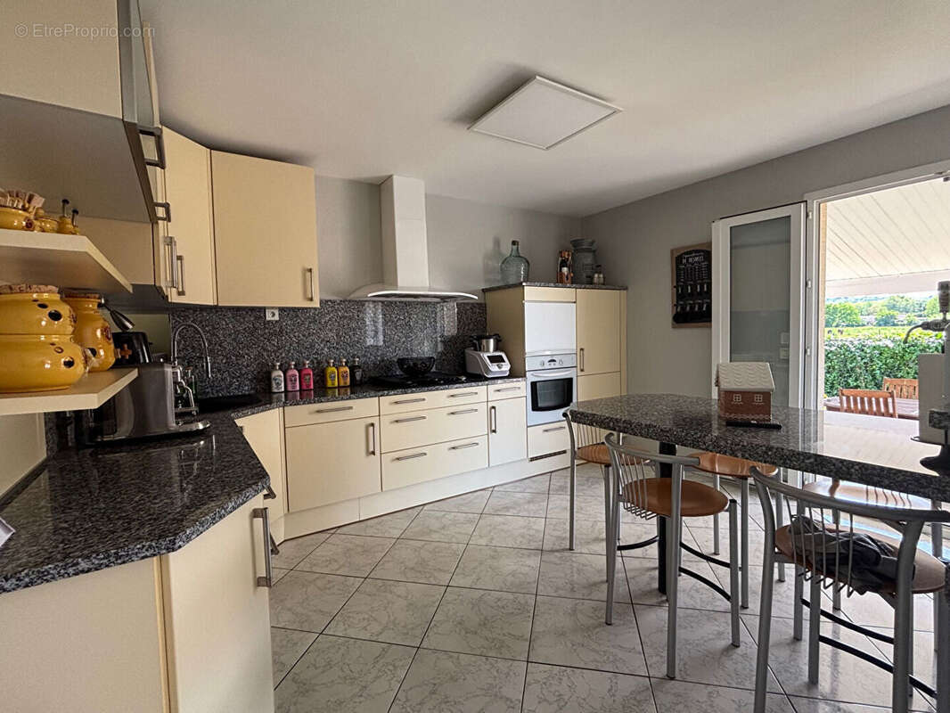 Maison de plain pied  140m² + garage+ jardin avec piscine - photo 3