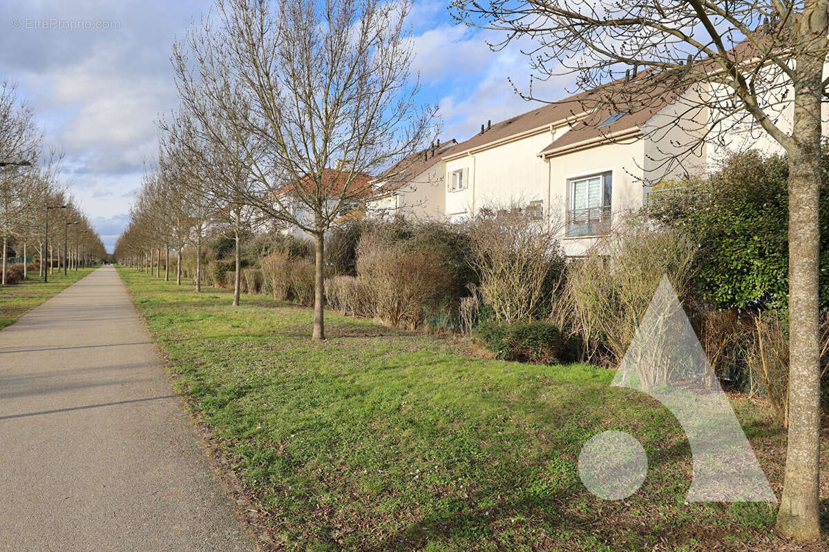 Appartement à SAINT-PIERRE-DU-PERRAY