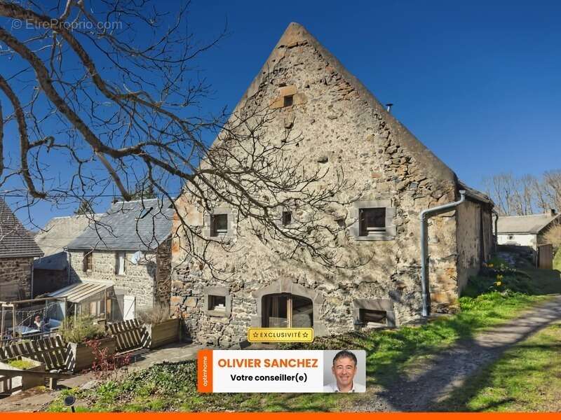 Maison de caractère avec 2 gîtes - SAINT BONNET PRES ORCIVAL (63) - photo 3