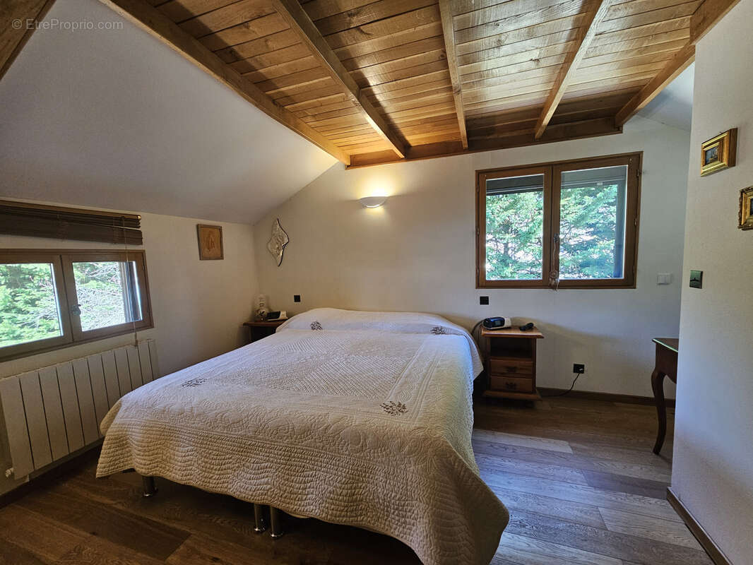 Maison à MONTFALCON