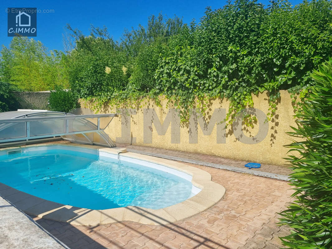 Jolie villa de PP de 104.81 m2 sur 600 m2 avec piscine. - photo 6