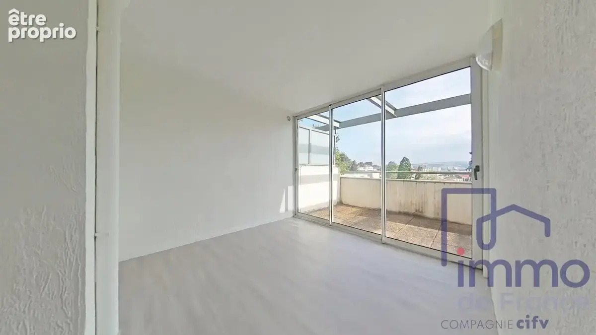 Appartement 110 m² à Saint-Etienne  - photo 9