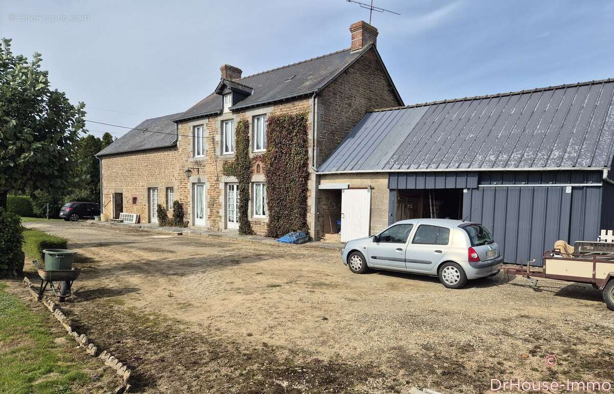 Maison à FOUGEROLLES-DU-PLESSIS