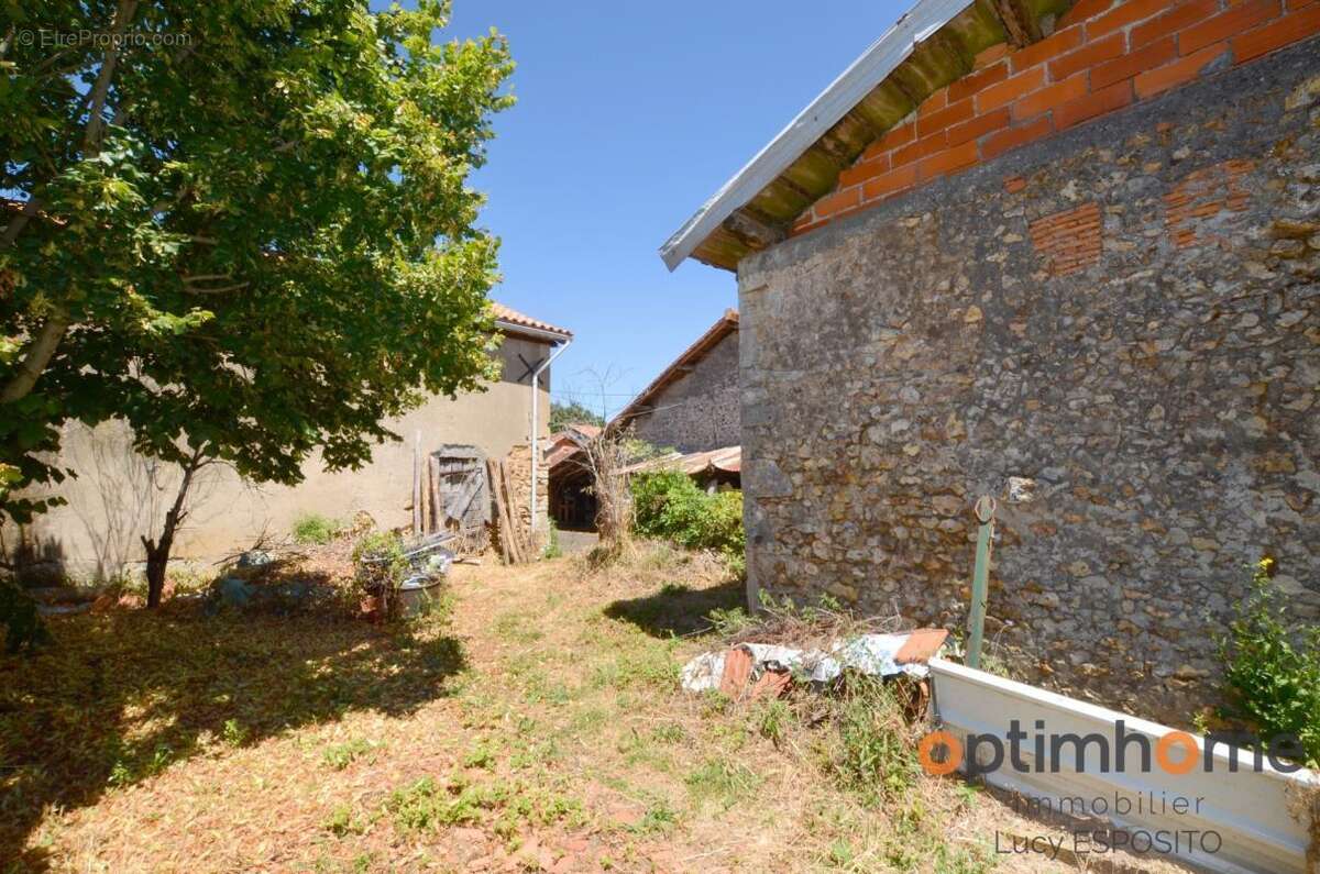  Ensemble immobilier avec énorme potentiel – Nieuil (Charente)  - photo 21