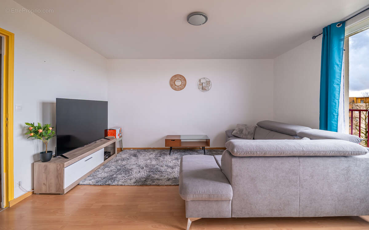 Appartement à COULAINES