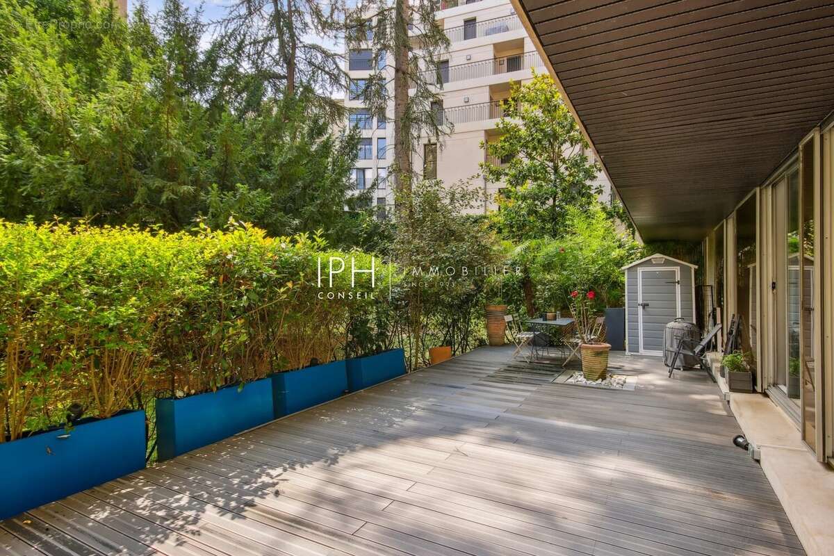 Appartement à NEUILLY-SUR-SEINE
