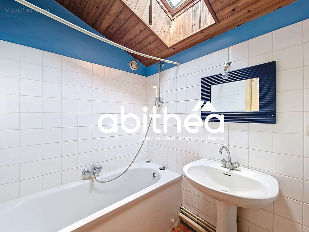 Maison à SAINT-SIMON-DE-PELLOUAILLE