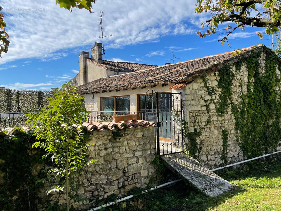 Maison à CHATEAUNEUF-SUR-CHARENTE